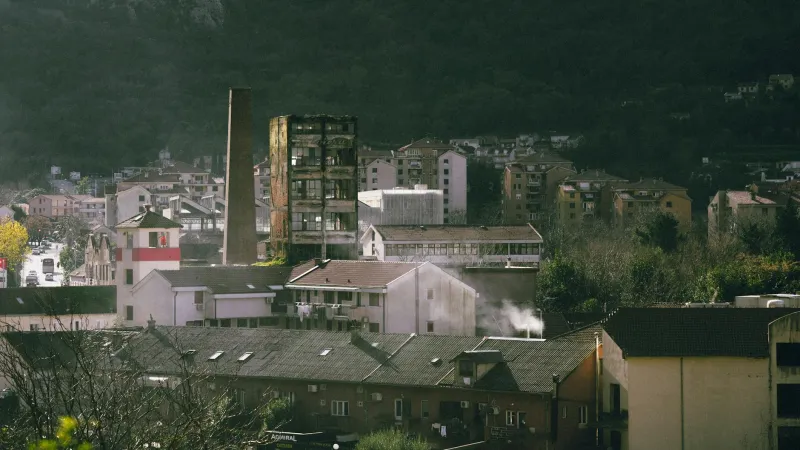 The Perfect Trap: How American Company Towns Mastered the Science of Voluntary Servitude